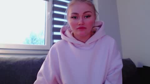 Melania online show from February 24, 3:43 pm