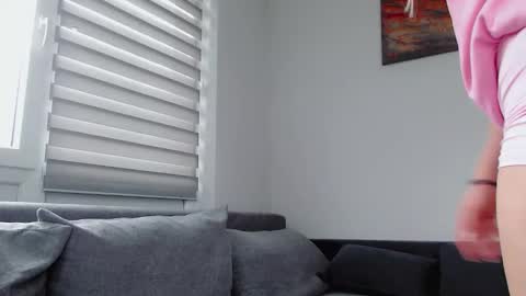 Melania online show from April 7, 10:15 am