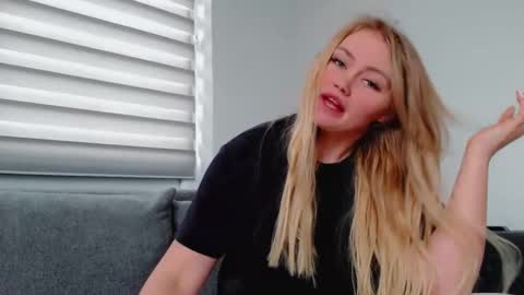 Melania online show from April 17, 12:19 pm