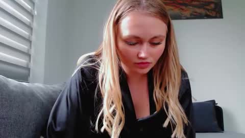 Snapshot of melani_a chatting on June 2, 12:29 pm Melania online show from June 2, 12:29 pm