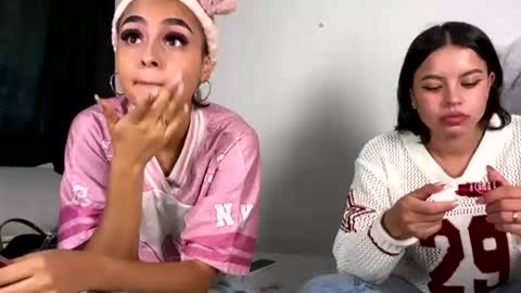Snapshot of melani_bear chatting on July 10, 9:50 pm MELANI online show from July 10, 9:50 pm