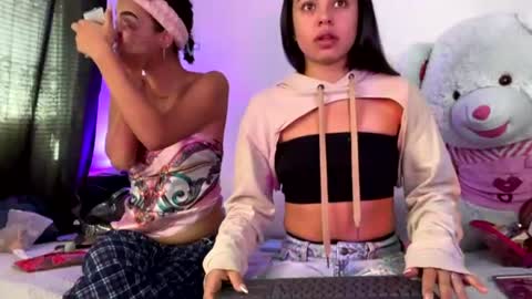 Snapshot of melani_bear chatting on July 11, 4:43 pm MELANI online show from July 11, 4:43 pm