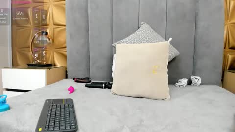 Snapshot of melani_dream chatting on February 27, 2:50 pm Melani online show from February 27, 2:50 pm