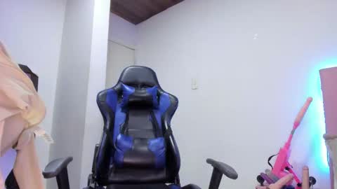 Snapshot of melani_xc chatting on November 7, 2:39 pm MELANI - online show from November 7, 2:39 pm