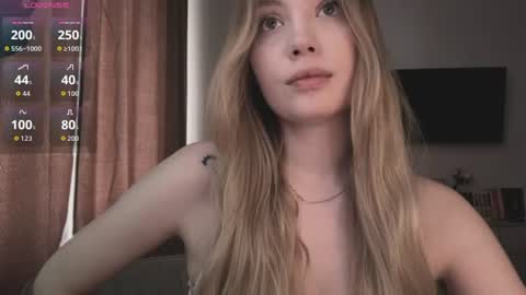 Snapshot of melanie__murr chatting on June 20, 5:32 am melanie__murr online show from June 20, 5:32 am