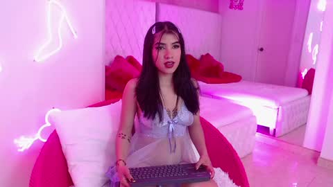 Snapshot of melanie_bianco chatting on January 28, 4:18 am Melanie online show from January 28, 4:18 am