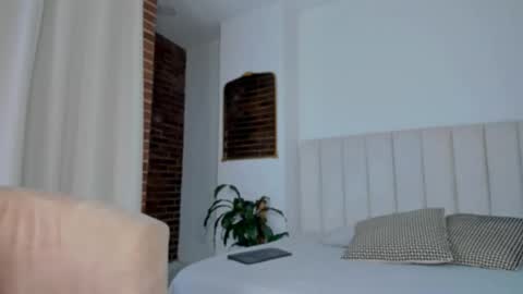 melanie_diaz online show from December 14, 6:12 pm