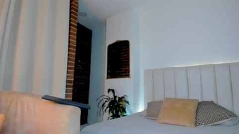 melanie_diaz online show from February 20, 2:19 am