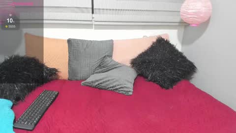 Melanie  online show from January 3, 10:20 am