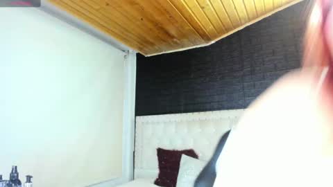 Melanie  online show from March 4, 4:06 am