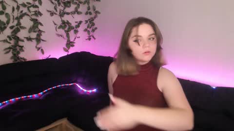 Snapshot of melanie_kissx chatting on February 22, 5:13 pm Melanie kissx online show from February 22, 5:13 pm