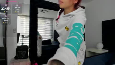 Snapshot of melanie_roux_ chatting on February 4, 12:22 pm Melanie roux online show from February 4, 12:22 pm