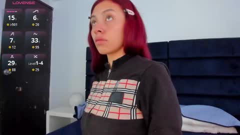 Snapshot of melanie_roux_ chatting on February 17, 12:45 pm Melanie roux online show from February 17, 12:45 pm