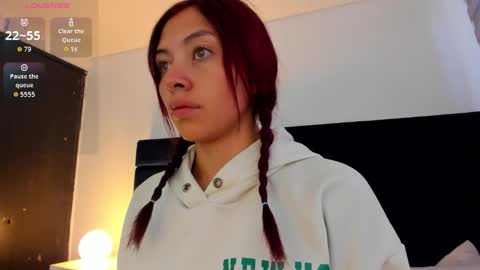 Snapshot of melanie_roux_ chatting on February 21, 12:06 pm Melanie roux online show from February 21, 12:06 pm