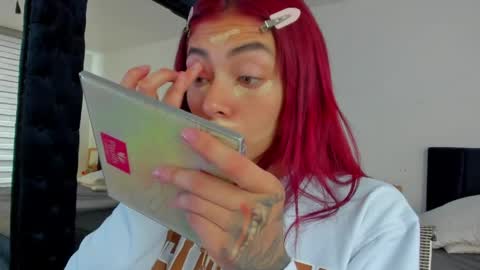 Melanie roux  online show from April 14, 12:44 pm