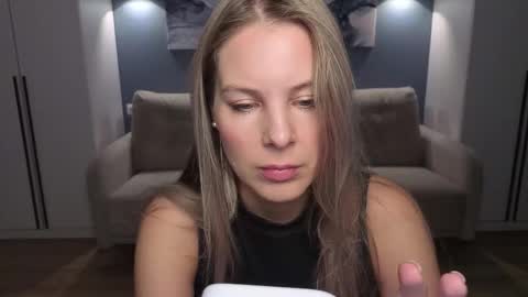 Melanie Bennett online show from December 16, 6:07 am