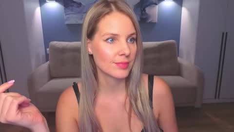 Melanie Bennett online show from January 16, 10:08 am