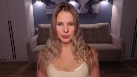 Melanie Bennett online show from February 10, 6:28 am