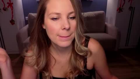 Melanie Bennett online show from February 15, 6:10 am