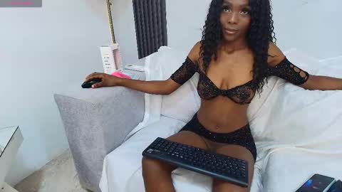 Snapshot of melaniepatton chatting on October 25, 1:18 pm Melanie online show from October 25, 1:18 pm