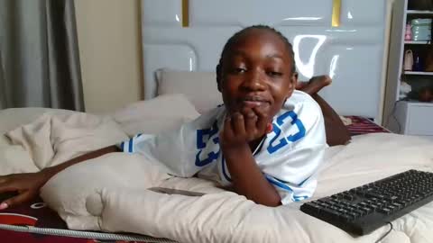 Snapshot of melaninqueen02 chatting on February 17, 7:09 pm ann online show from February 17, 7:09 pm