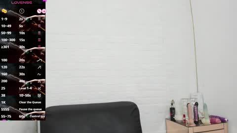 melannie roses online show from October 8, 12:03 pm