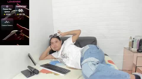 melannie roses online show from February 13, 1:56 am