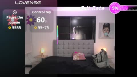 Snapshot of melanny_petite chatting on June 10, 12:04 pm melanny_petite online show from June 10, 12:04 pm
