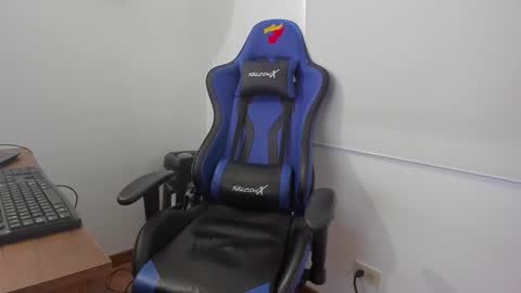 Snapshot of melany_arizaaa chatting on January 22, 10:05 pm melany_arizaaa online show from January 22, 10:05 pm