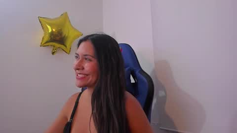 Snapshot of melany_arizaaa chatting on February 8, 4:03 am melany_arizaaa online show from February 8, 4:03 am