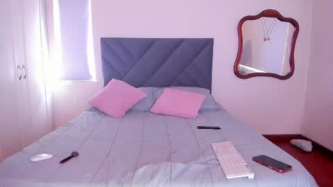 Snapshot of melany_arizaaa chatting on June 17, 10:32 pm melany_arizaaa online show from June 17, 10:32 pm