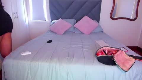 Snapshot of melany_arizaaa chatting on June 25, 10:14 pm melany_arizaaa online show from June 25, 10:14 pm