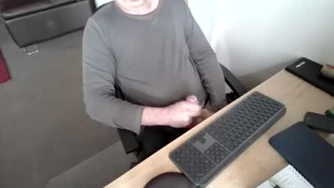 Snapshot of melbguy_075 chatting on October 31, 5:08 am melbguy_075 online show from October 31, 5:08 am