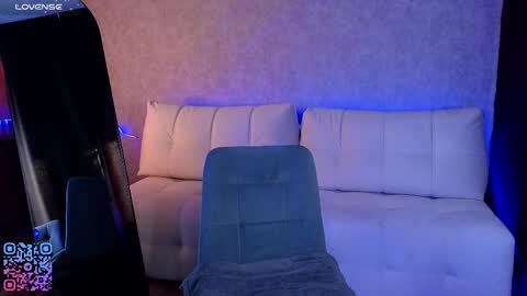 Snapshot of melee_eva chatting on March 2, 7:37 am Melee Eva - Thumbs Up please online show from March 2, 7:37 am