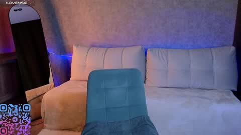 Melee Eva - Thumbs Up please  online show from April 10, 7:57 am