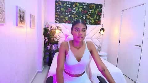 Snapshot of melii_ebony chatting on October 22, 12:05 pm MELII EBONY online show from October 22, 12:05 pm