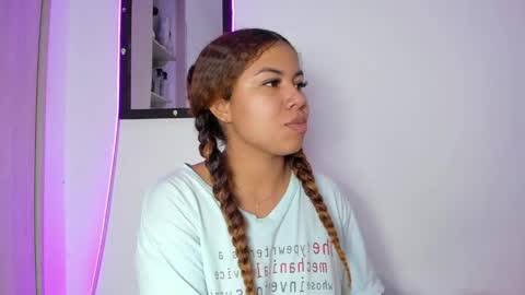 M E L I N A  online show from April 13, 9:20 pm