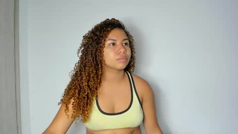 Snapshot of melinamartins chatting on May 31, 9:27 pm M E L I N A online show from May 31, 9:27 pm