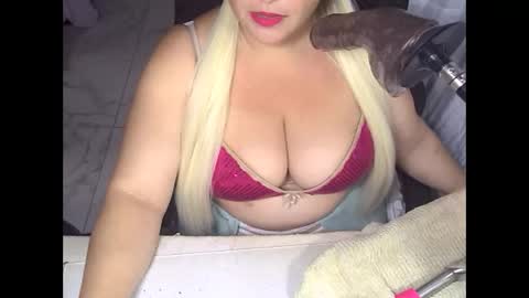 Snapshot of melindafore chatting on April 23, 1:51 am alissaalissa0818 online show from April 23, 1:51 am