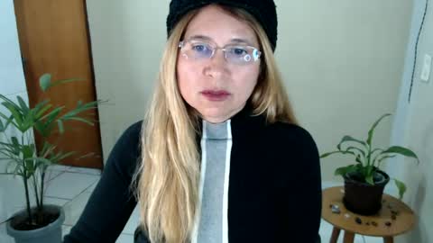 Snapshot of melindasix chatting on June 9, 10:54 pm Melinda online show from June 9, 10:54 pm