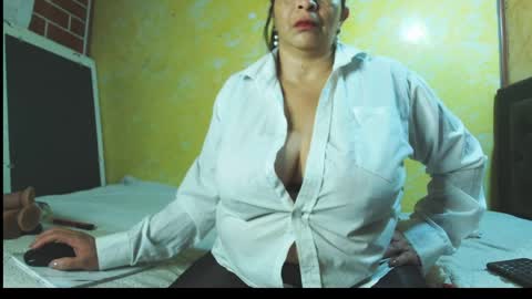 melisajoness online show from March 31, 10:37 am