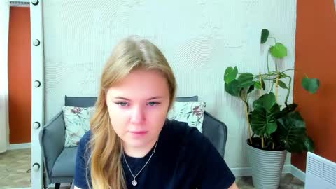 Snapshot of melissa_199 chatting on September 25, 5:22 am Sophia online show from September 25, 5:22 am