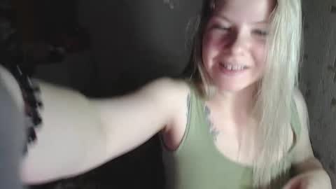 Snapshot of melissa__ray chatting on December 4, 6:50 pm Melissa Ray online show from December 4, 6:50 pm