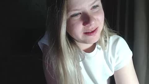 Snapshot of melissa__ray chatting on December 9, 6:35 pm Melissa Ray online show from December 9, 6:35 pm