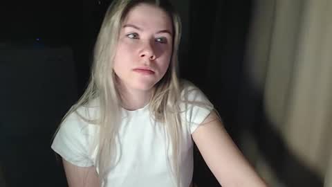 Snapshot of melissa__ray chatting on December 19, 11:14 pm Melissa Ray online show from December 19, 11:14 pm