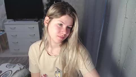 Snapshot of melissa__ray chatting on January 15, 3:11 am Melissa Ray online show from January 15, 3:11 am