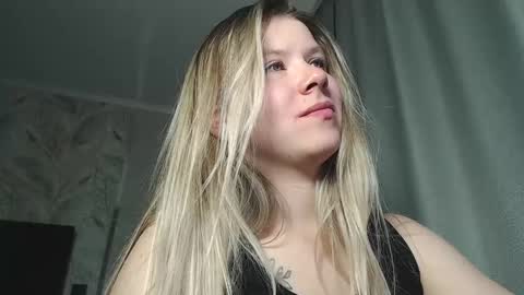 Snapshot of melissa__ray chatting on February 26, 8:22 pm Melissa Ray online show from February 26, 8:22 pm