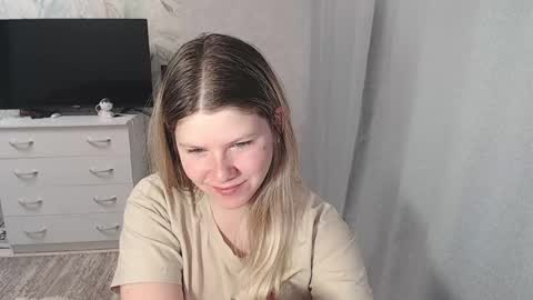 Snapshot of melissa__ray chatting on March 3, 2:04 am Melissa Ray online show from March 3, 2:04 am