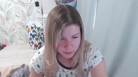 Snapshot of melissa__ray chatting on September 23, 4:48 am Melissa Ray online show from September 23, 4:48 am