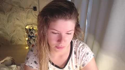 Snapshot of melissa__ray chatting on September 24, 2:37 am Melissa Ray online show from September 24, 2:37 am